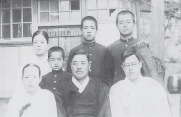 maternal_grandparents_family_in_seoul_korea_kang