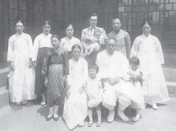 paternal_grandparents_family_in_iwon_hamgyong_province_kang