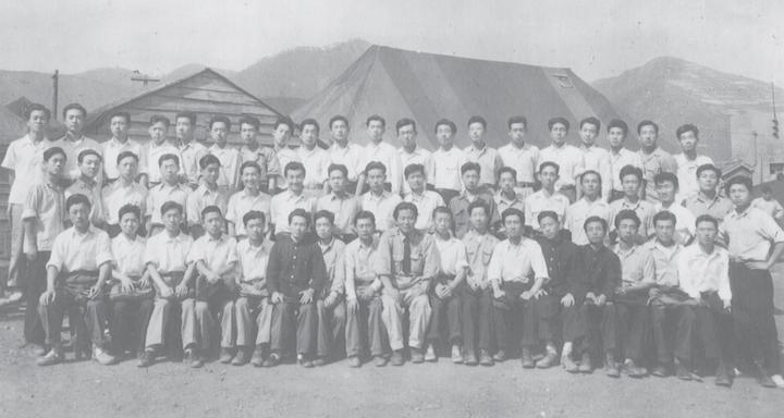 kyonggi_high_school_class_during_the_korean_war_pusan_korea_kang